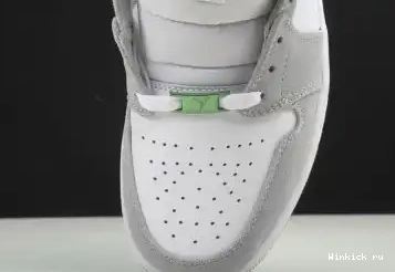 1 SE Jordan Grey Green Mid Air 0629